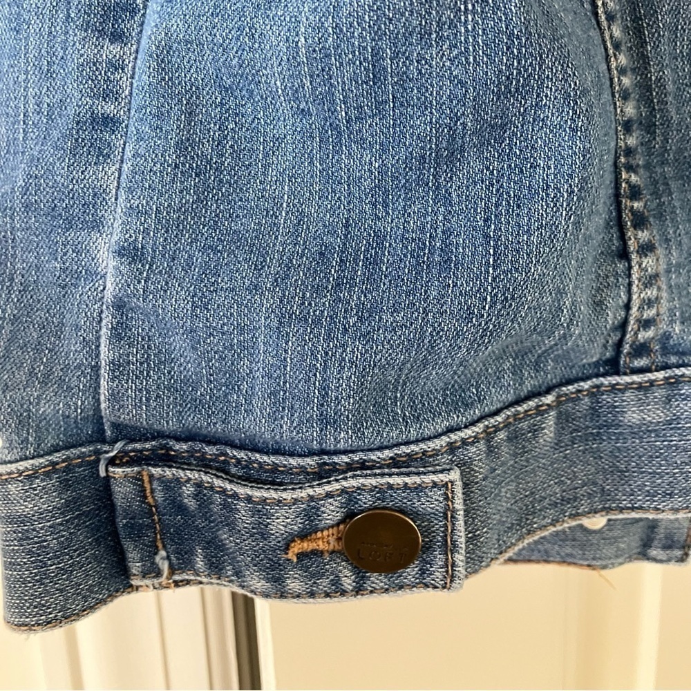 EUC Ann Taylor Loft Denim Blue Jean Jacket Small - Picture 9 of 10
